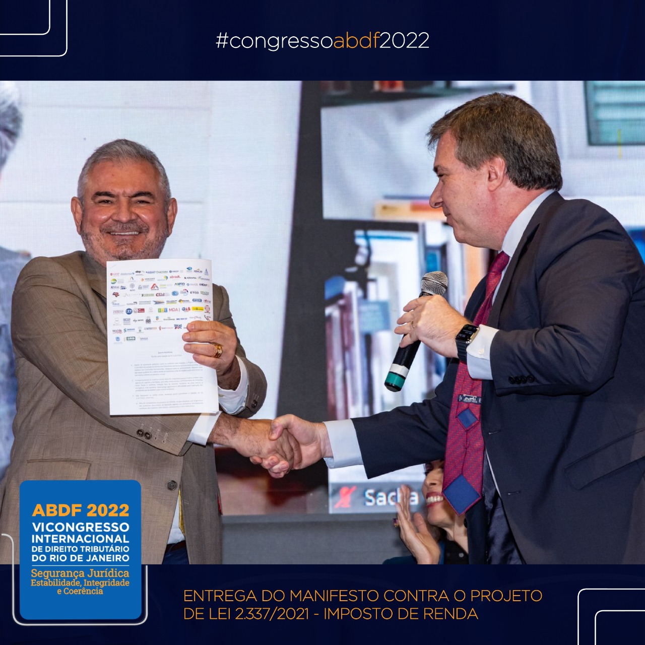 Manifesto contra o PL 2.337/2021 é entregue ao Senador Angelo Coronel durante o Congresso