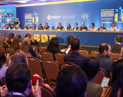 Mesa da Plenária de Abertura do IX Congresso Internacional de Direito Tributário do Rio de Janeiro, no Sheraton Rio