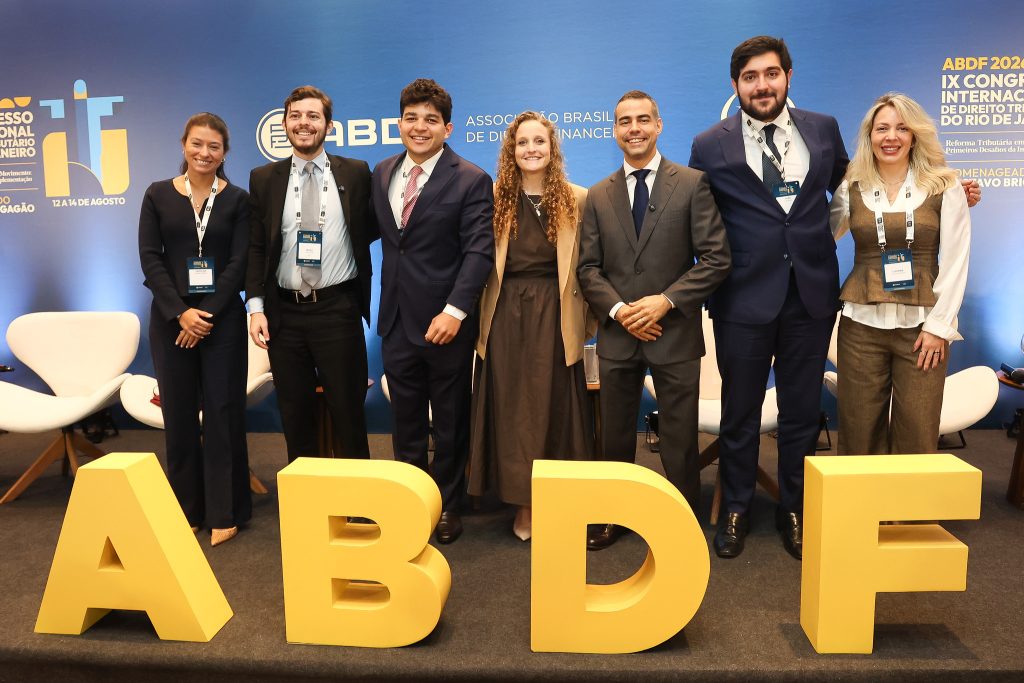 Integrantes do painel da ABDF Jovem no palco do IX Congresso Internacional de Direito Tributário do Rio de Janeiro